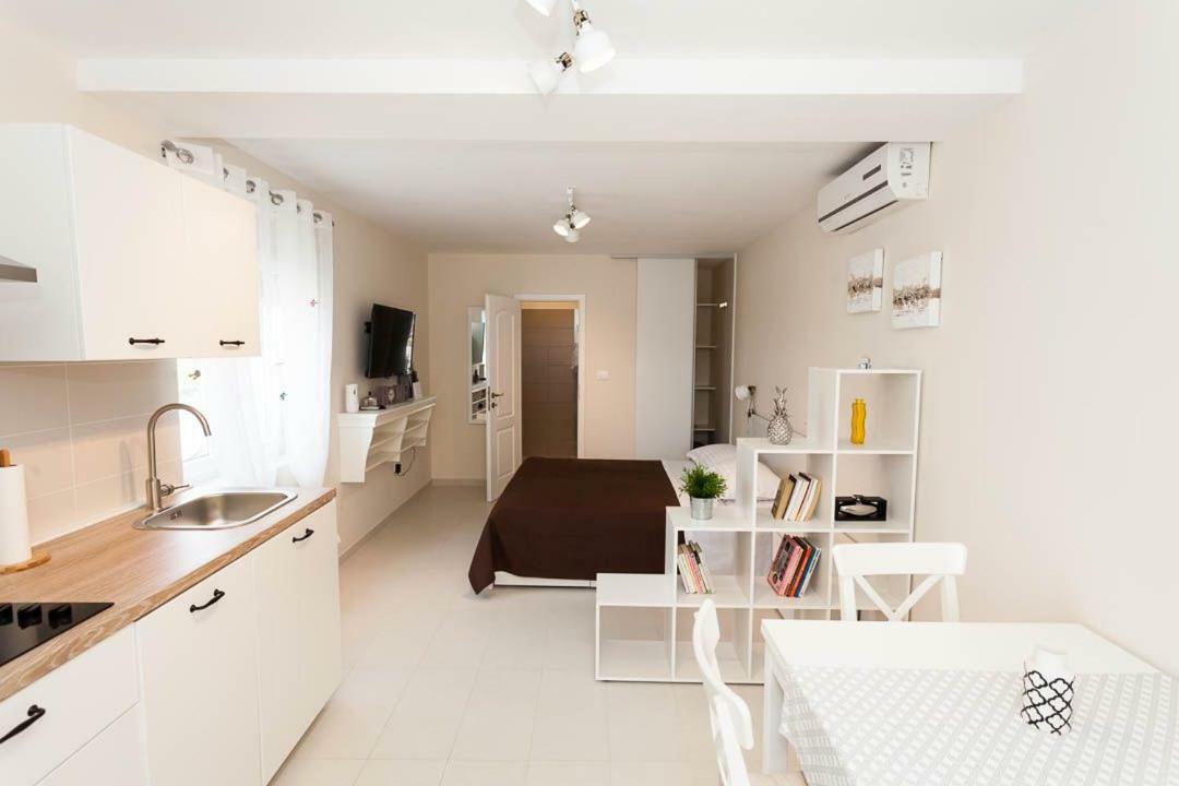 Studio Apartment Dada Primosten Bagian luar foto