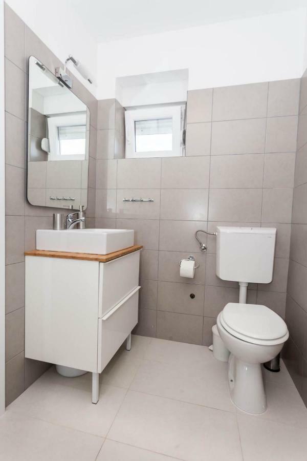 Studio Apartment Dada Primosten Bagian luar foto
